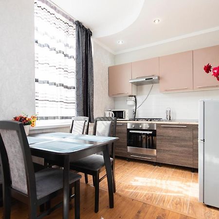 Comfortable Apartment In The Golden Square. Αλμάτι Εξωτερικό φωτογραφία