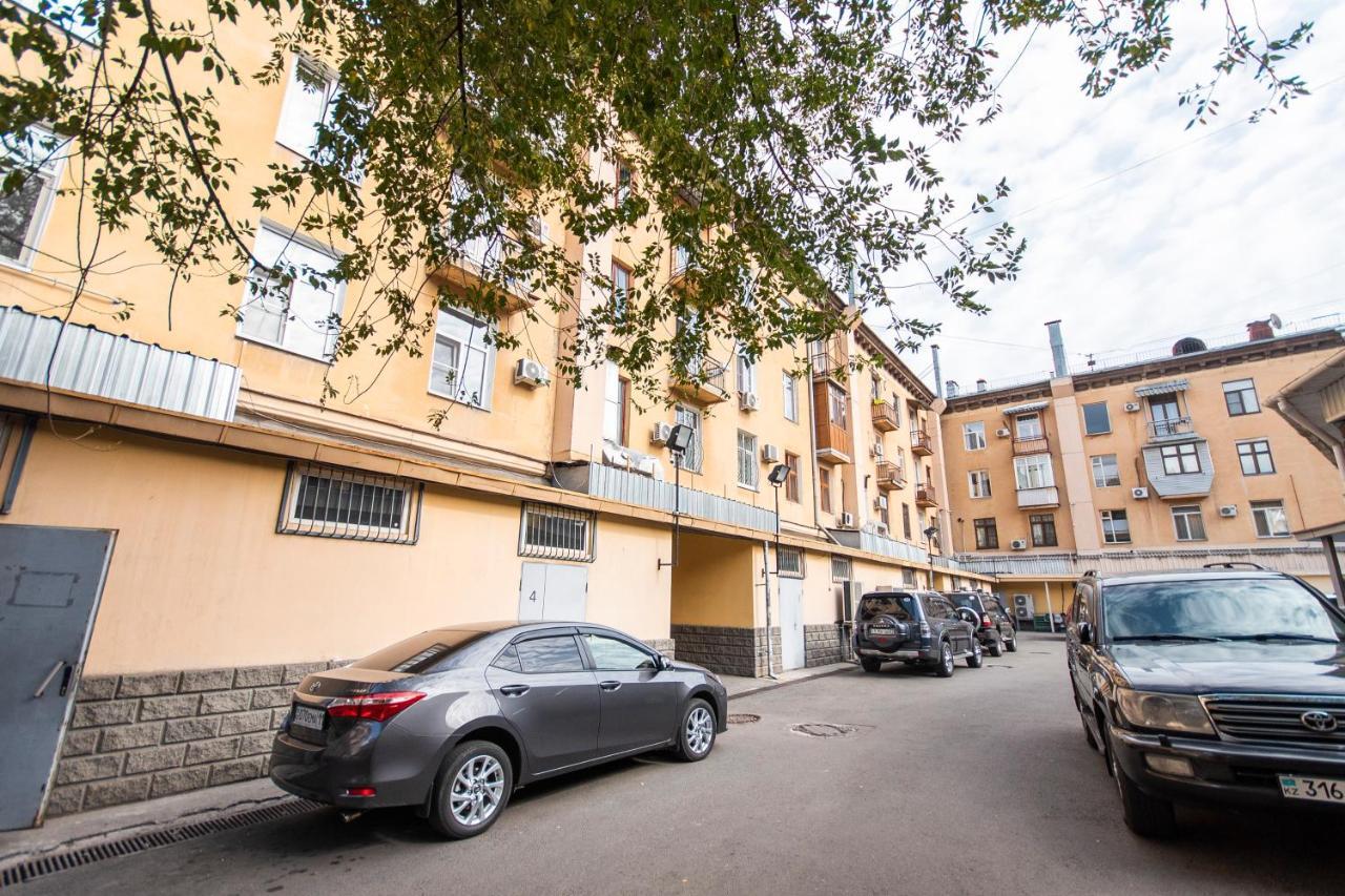 Comfortable Apartment In The Golden Square. Αλμάτι Εξωτερικό φωτογραφία