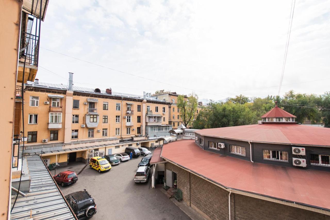 Comfortable Apartment In The Golden Square. Αλμάτι Εξωτερικό φωτογραφία