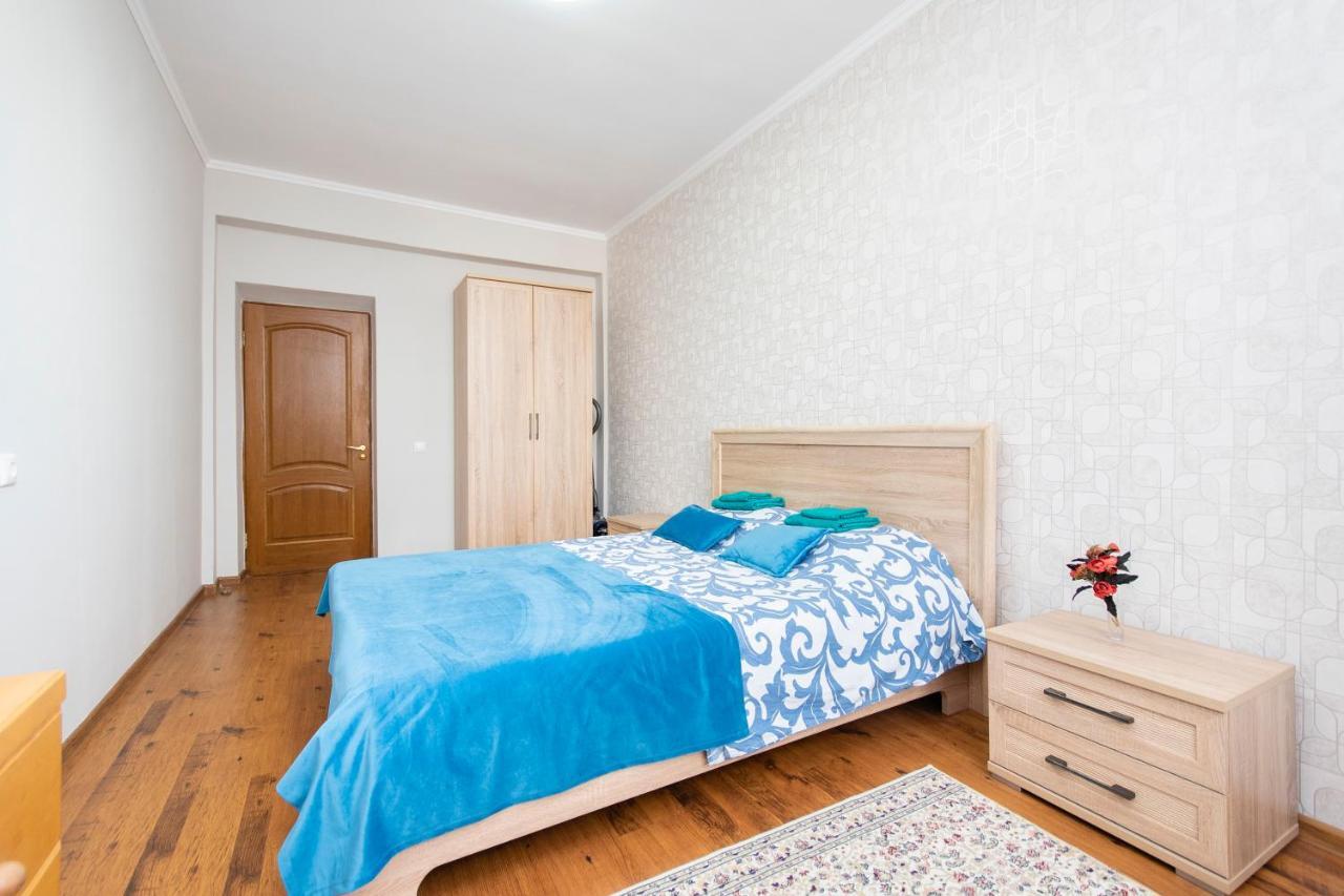 Comfortable Apartment In The Golden Square. Αλμάτι Εξωτερικό φωτογραφία